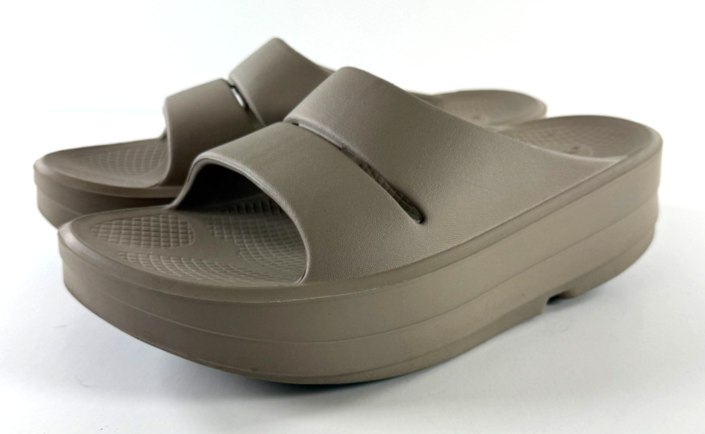 OOFOS OOmega OOahh Luxe Platform Slides Women's 8 EU 39 Taupe Sandals